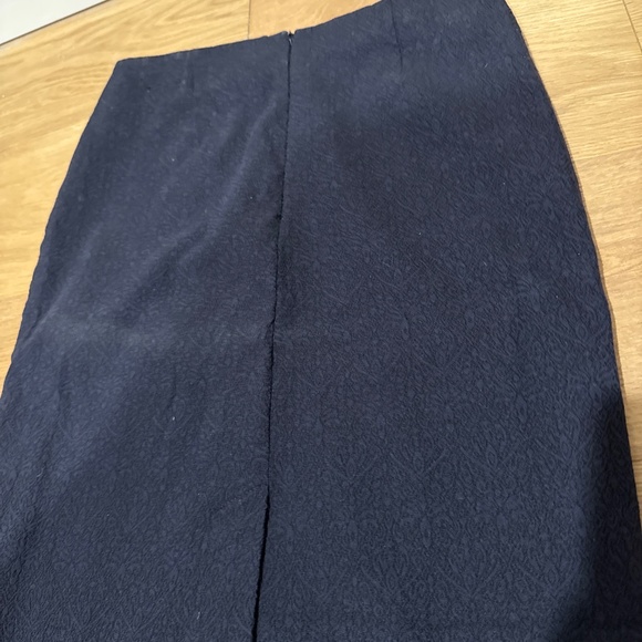 Banana republic Navy pencil skirt - Picture 3 of 4